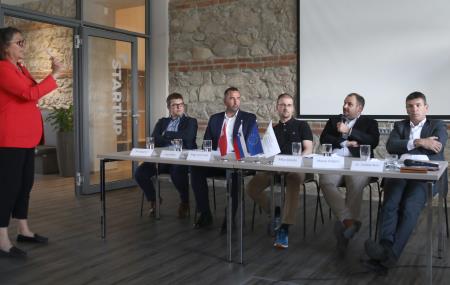 Okrogla miza Notranjsko primorske novice 28 Foto Ljubo Vukelič